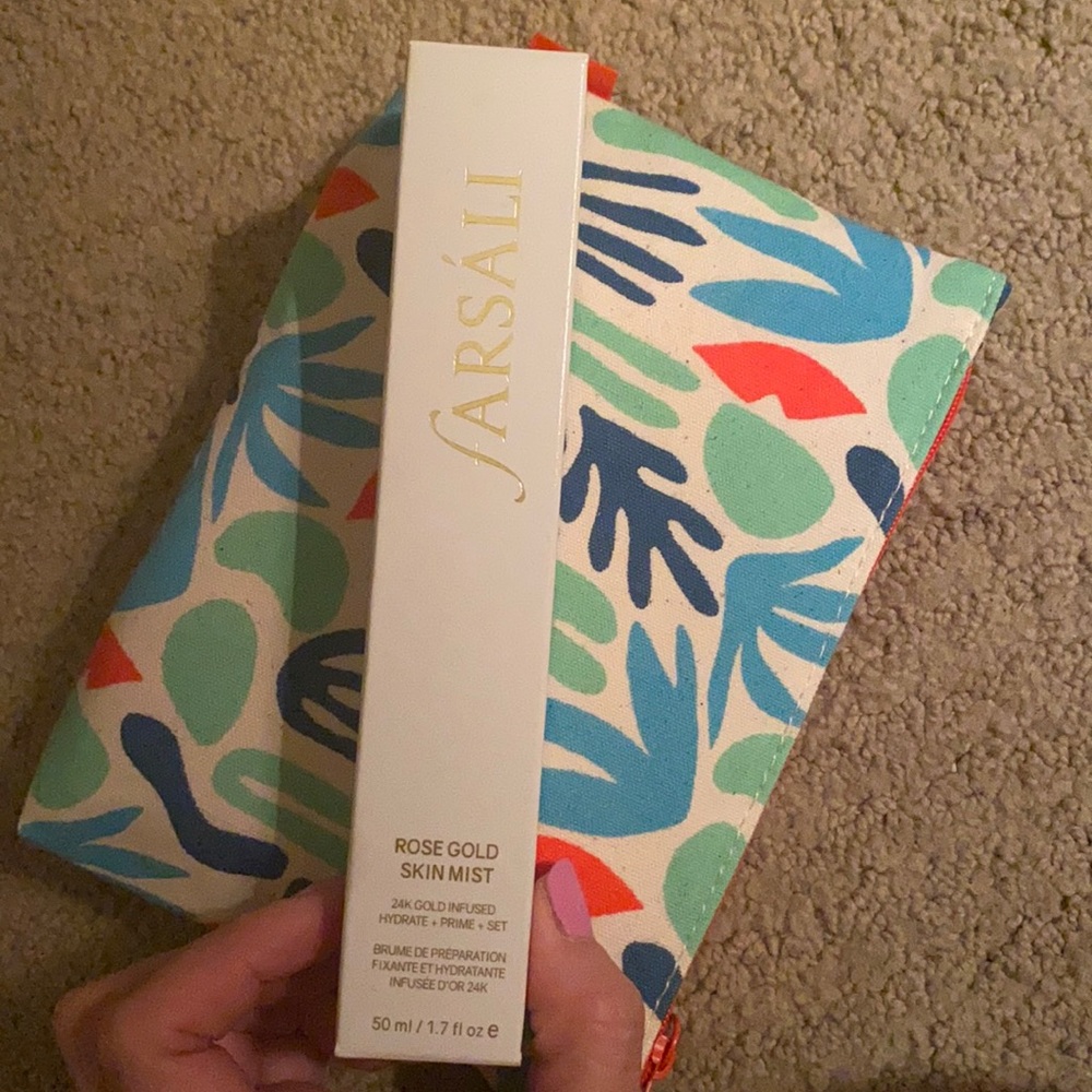 BNWOT Farsali rose gold skin mist 1.7 OZ